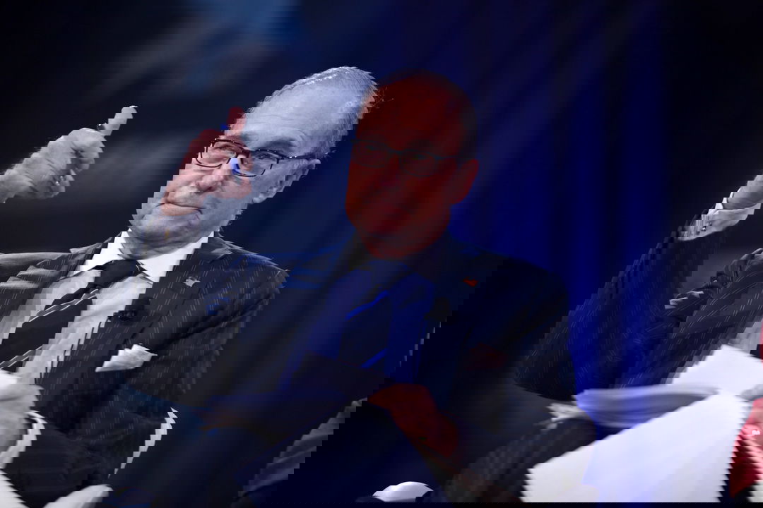 Larry Kudlow waves his hand.